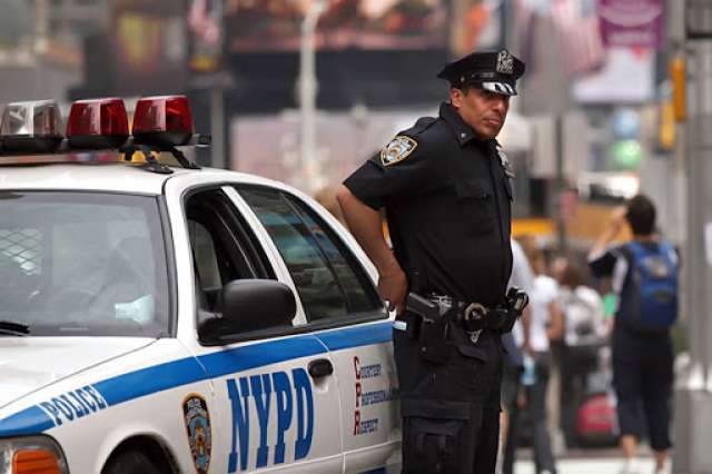 В нью-Йорке если нужно кого-то немного «утихомирить», полицейские спокойно говорят с нарушителем порядка. Во время выступлений по поводу BLM всё было совсем не так.