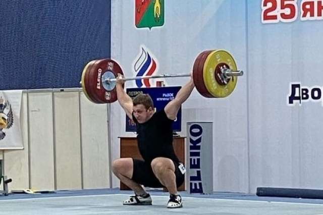 По сумме двоеборья результат Фёдора Петрова на Кубке России составил 371 кг.
