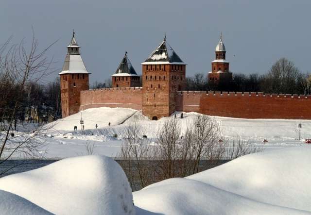 Первая серия проекта посвящена башням Новгородского кремля.