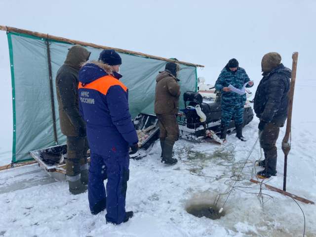 В результате очередного проверочного рейда на льду озера Ильмень было составлено два протокола о выезде на лед