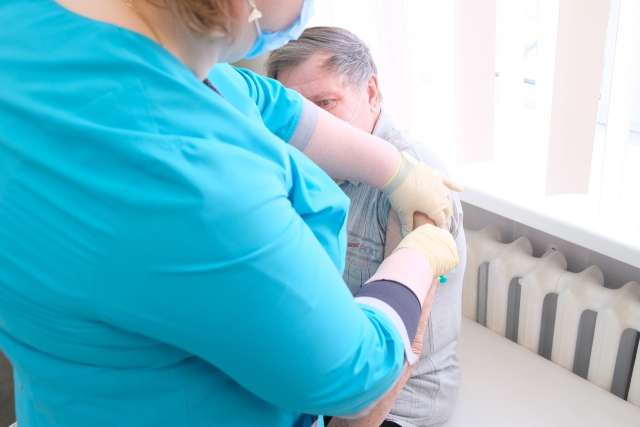 Стартовала вакцинация от коронавируса пожилых жителей Новгородской области