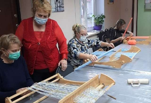 С октября по декабрь 2020 года в Хвойнинском центре развития ремёсел прошли 30 мастер-классов, участие к которых приняли 412 человек.