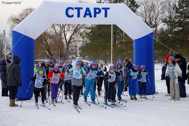В Старой Руссе на старт «Лыжни России» вышли 127 человек.