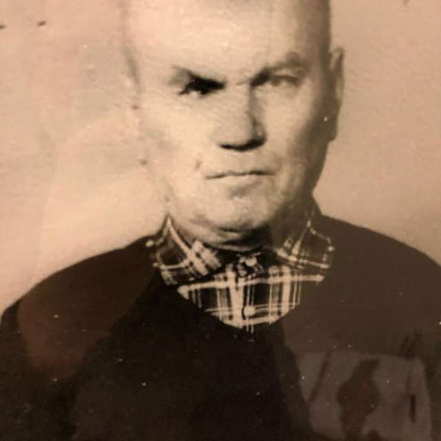 Фёдор Добронравов опубликовал фотографию своего дедушки Ивана Григорьевича, прошедшего войну.