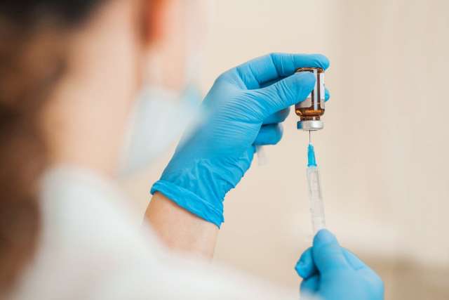 Полностью завершили вакцинацию в Боровичском районе 56 человек.