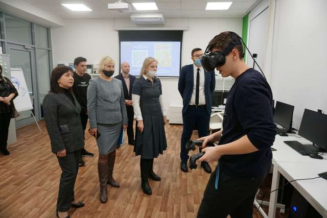 По итогам визита ученицы школы №36  Мария Горбачёва и Анна Слукина, авторы проекта NeuroTrain, получили приглашение поучаствовать в профильной смене «Роснано», которая пройдёт в международном детском центре «Артек»