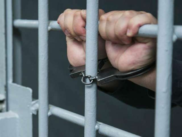 Боровичанин арестован по подозрению в изнасиловании несовершеннолетней