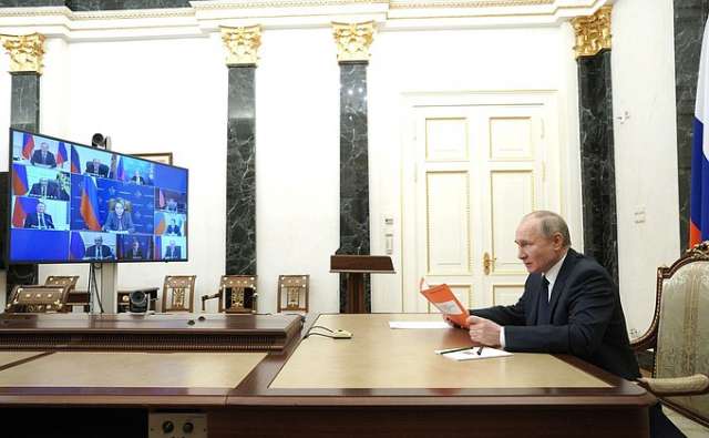 Пресс-секретарь президента Дмитрий Песков отметил, что вакцинация Владимира Путина от коронавируса не будет публичным мероприятием.