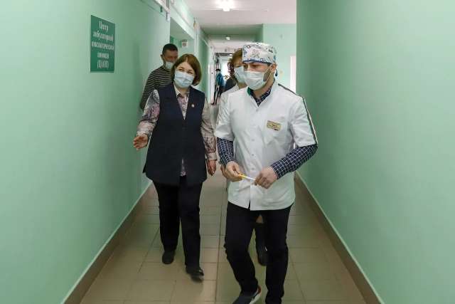 Центр амбулаторной онкологической помощи посетила министр здравоохранения Новгородской области Резеда Ломовцева.