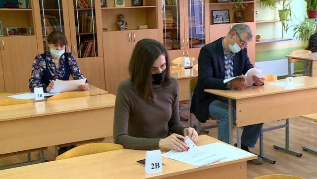 ЕГЭ для родителей прошёл в 26 школах Новгородской области, сдали экзамен 100 человек.