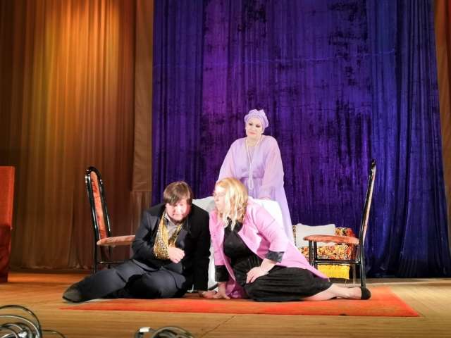 Спектакль «Невероятный сеанс, или Неугомонный дух» по пьесе английского драматурга Ноэла Пирса Кауарда