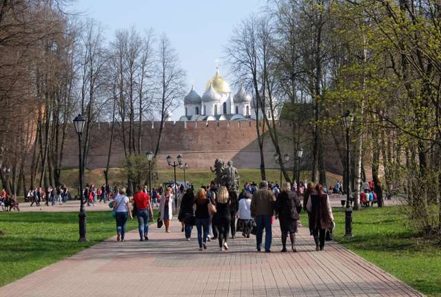 Центральный маршрут — «Золотая туристическая миля» – проложен там, где любят прогуливаться новгородцы и гости города.
