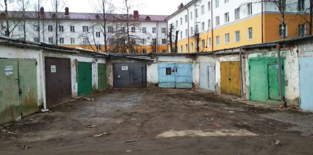 Под «амнистию» попадают гаражи, построенные до 31 декабря 2004 года – до введения в действие Градостроительного кодекса РФ.