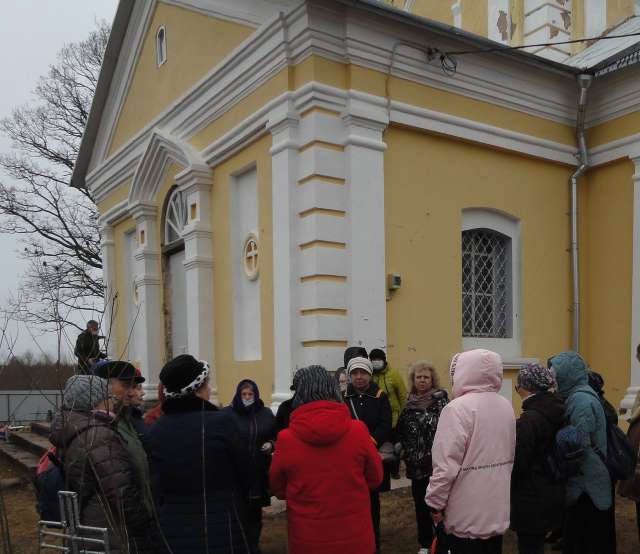 Паломники посетили Благовещенскую церковь в деревне Порожки
