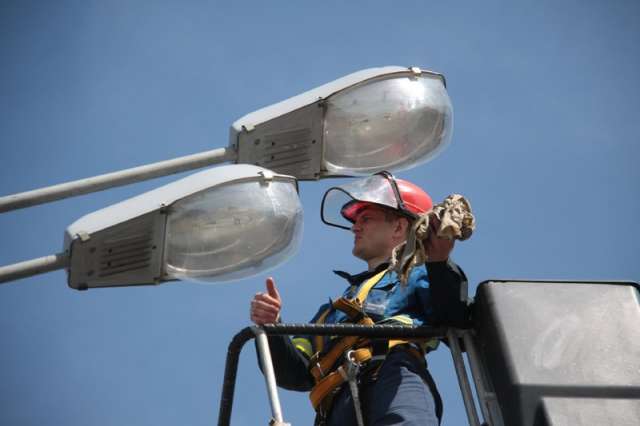 Всего подрядчик демонтирует 398 старых фонарей и установит 476 новых светильников.