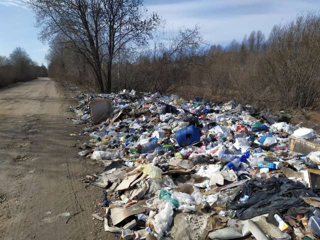 По заявкам поселковой администрации «Экосити» ежегодно ликвидирует свалку, вывозя более 50 кубометров отходов