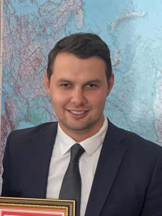 В 2018 году Иван Чекмарев был назначен заместителем министра – директором департамента промышленности и стратегических проектов министерства промышленности и торговли Новгородской области