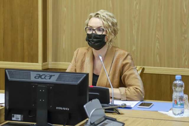 Елена Кирилова напомнила присутствующим о необходимости соблюдения рекомендаций Роспотребнадзора.