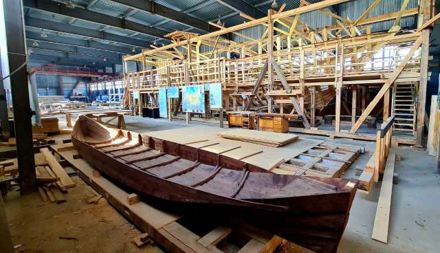 К участию в проекте «Арктическая школа традиционного деревянного судостроения» а конкурсной основе приглашаются столяры, плотники.