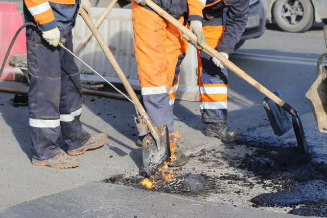 Новгородская компания отремонтирует дороги на 17 улицах в Крестцах