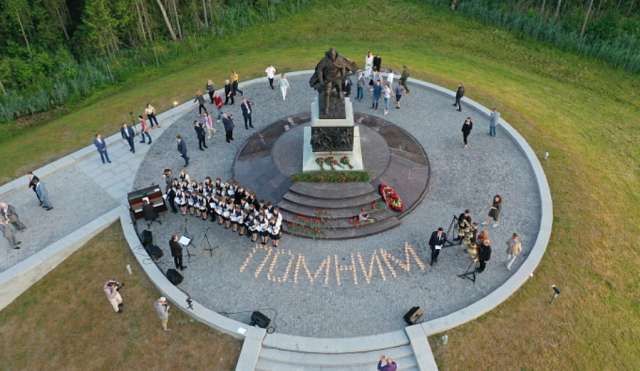 В день начала Великой Отечественной войны у мемориала на трассе М-11 почтили память погибших