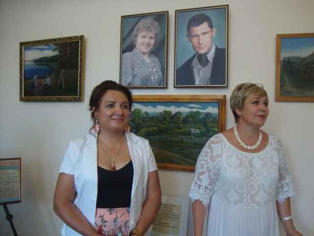 Усилиями Ирины Лариной (на фото слева) Маловишерцы вспомнят о талантливом земляке