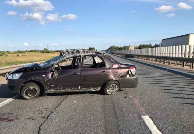 На М-10 в Новгородском районе 48-летняя водитель-женщина за рулём автомобиля Datsun по неустановленной причине не справилась с управлением, машину занесло, она опрокинулась.