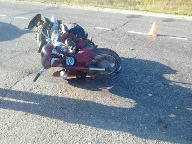 В результате ДТП мотоциклист с телесными повреждениями доставлен в Хвойнинскую ЦРБ.
