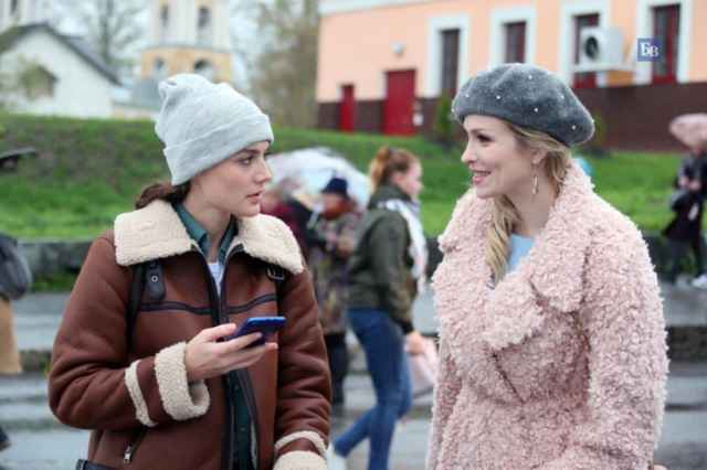 Ангелина Поплавская и Евгения Ярушникова на съёмках первого сезона «Алиса против правил»