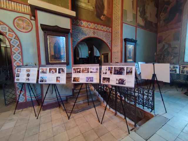 На экспозиции представлены самые важные моменты из жизни Софийского собора за последние 30 лет.