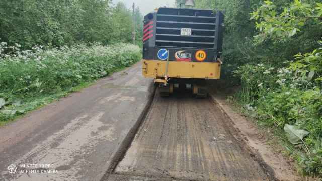 По контракут ООО «Строй-М» должно было сделать ремонт дороги до деревни Теремец до 15 июня.