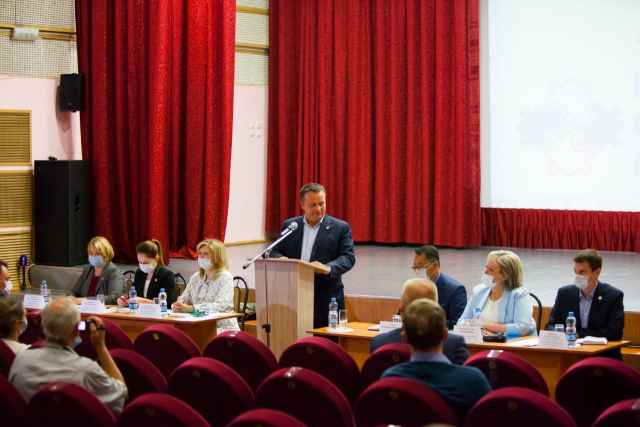 На встрече с жителями Мошенского района обсуждались направления дальнейшего развития муниципалитета и в целом Новгородской области.