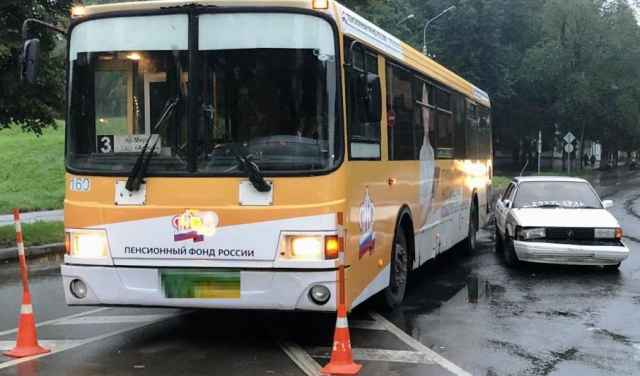 Телесные повреждения в ДТП получила 57-летняя пассажирка автобуса.