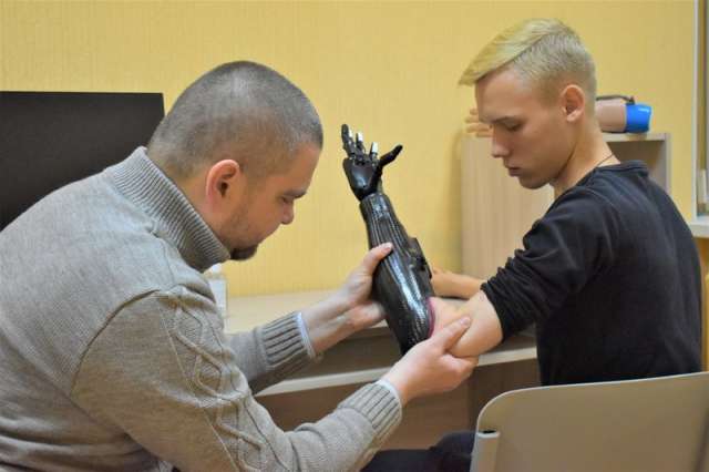 Станислав Муравьёв Муравьёв занимается разработкой высокотехнологичных средств реабилитации – бионических протезов рук.
