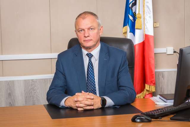 Обращаясь к руководителям предприятий и организаций, Юрий Михайлов призвал усилить контроль за вакцинированием своих сотрудников, за соблюдением превентивных мер.