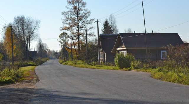 Для жителей 20 деревень Сомёнковского сельского поселения данная дорога является единственным сообщением до трассы М-10 «Россия».