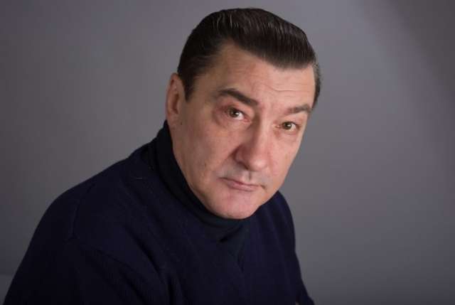 Сергей Ефимов был принят в труппу Новгородского академического театра драмы имени Достоевского в июне 1997 года.