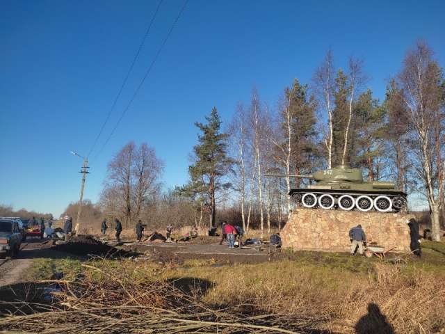 Общественники планируют ещё благоустроить два ДОТа, объединив их в единый мемориальный комплекс с танком.