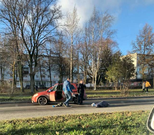на улице Ломоносова 40-летний водитель на «Сузуки SХ4» наехал на 56-летнюю женщину, которая переходила дорогу.