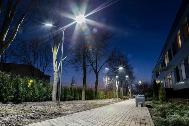 Подрядчик установил в Сольцах 100 новых светодиодных уличных фонарей.