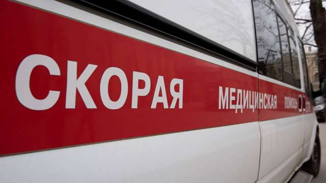 Водитель и 59-летняя пассажирка с телесными повреждениями доставлены в городскую клиническую больницу №1 Великого Новгорода.