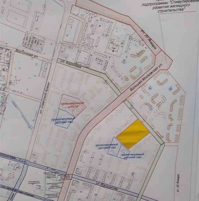 Жёлтым прямоугольником обозначено место строительства новой школы.