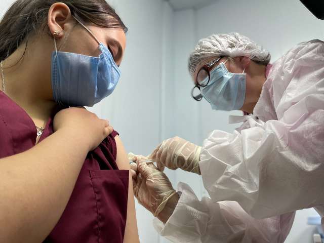 На прошлой неделе в регион пришли 14 400 доз вакцины «Спутник Лайт», 6 210 – «ЭпиВакКороны» и 4950 – «КовиВака».