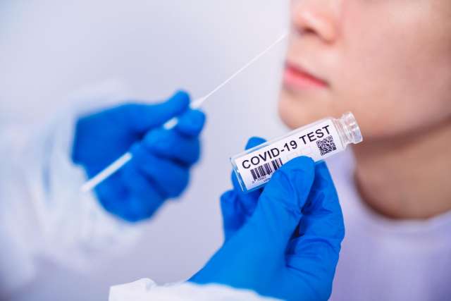Требование тестироваться не распространяется на лиц, прошедших полный курс вакцинации и переболевших Covid-19 в течение последних шести месяцев