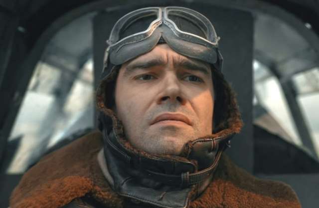 В центре сюжета – история советского лётчика Николая Комлева, самолёт которого был сбит во время воздушного боя зимой 1941 года.