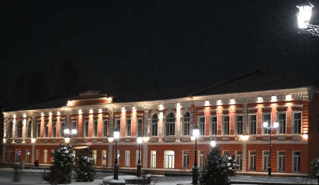 В ближайшее время Александр Розбаум пообещал обустроить на Соборной площади каток и снежную горку.