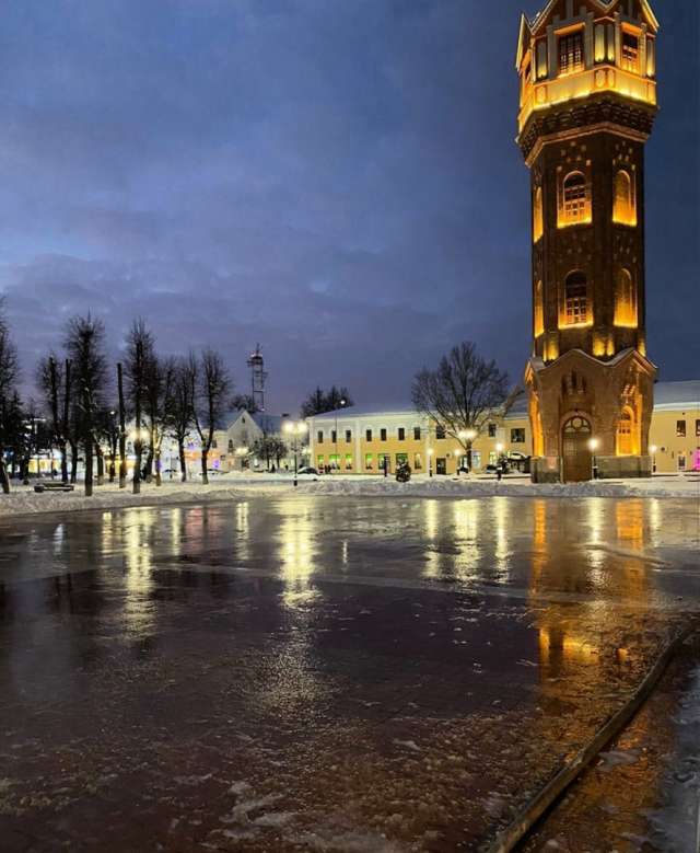 На главной площади Старой Руссы зальют каток и сделают горку.