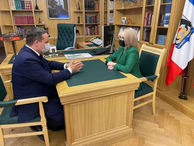 Организовать работу волонтёров губернатор Новгородской области Андрей Никитин поручил своему заместителю Елене Кириловой.
