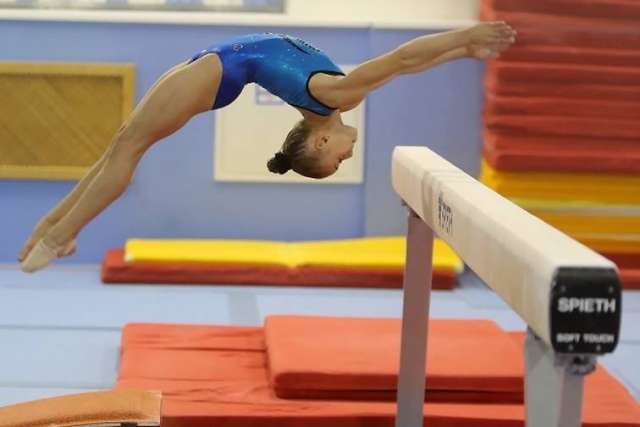 Новгородские гимнастки завоевали восемь медалей на всероссийских соревнованиях.