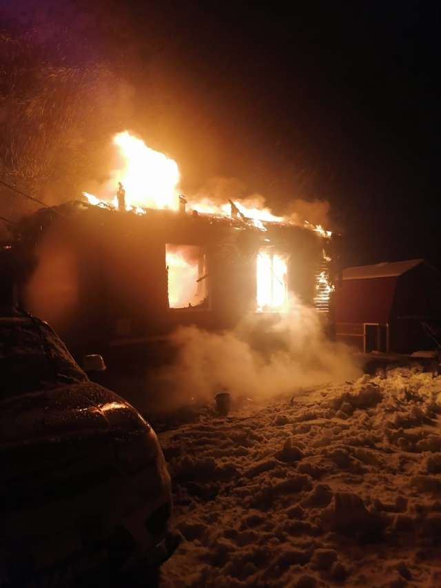 В районном центре сгорел частный дом на улице Комарова.